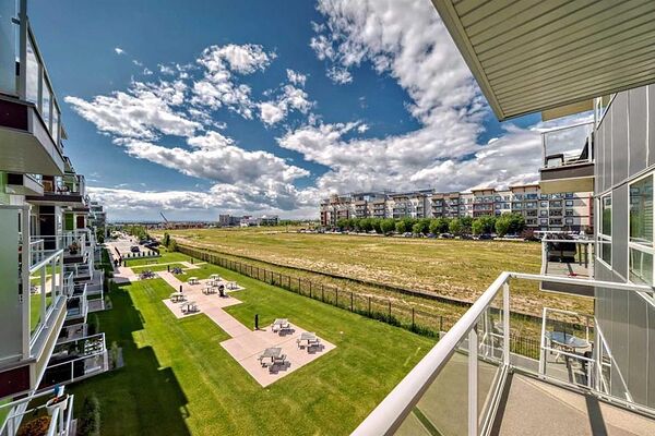 Calgary 2 + Den bedrooms Condo Unit for rent. Property photo: 751339-2