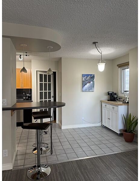 Calgary 2 bedrooms Condo Unit for rent. Property photo: 751340-3