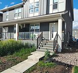 3 bed 2.5 bath Main Floor in Wolf Willow