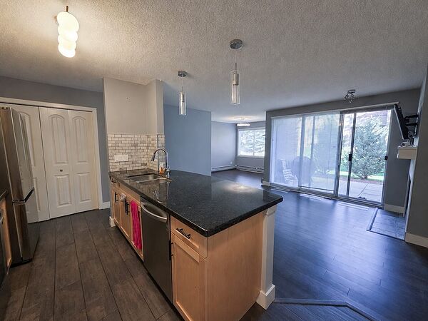 Calgary 2 bedrooms Condo Unit for rent. Property photo: 751355-3