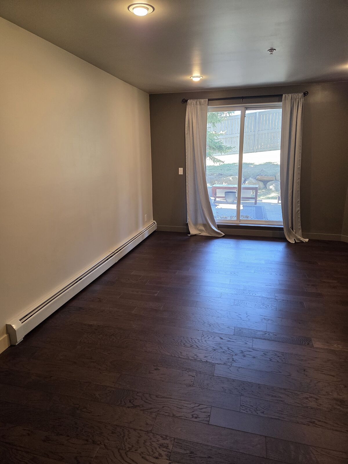Calgary 2 bedrooms Condo Unit for rent. Property photo: 751405-1