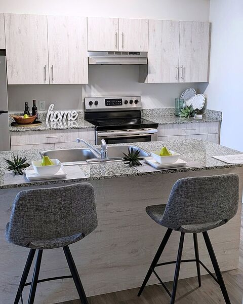 Calgary 2 + Den bedrooms Condo Unit for rent. Property photo: 751408-2