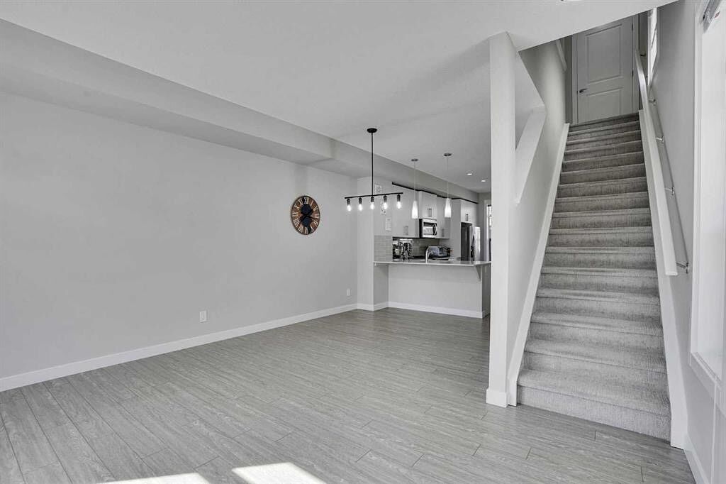 Calgary 3 bedrooms Condo Unit for rent. Property photo: 751427-1