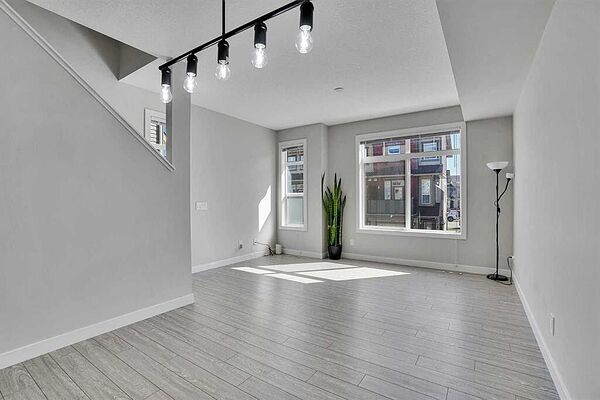 Calgary 3 bedrooms Condo Unit for rent. Property photo: 751427-3