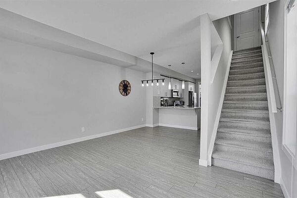 Calgary 3 bedrooms Condo Unit for rent. Property photo: 751427-2