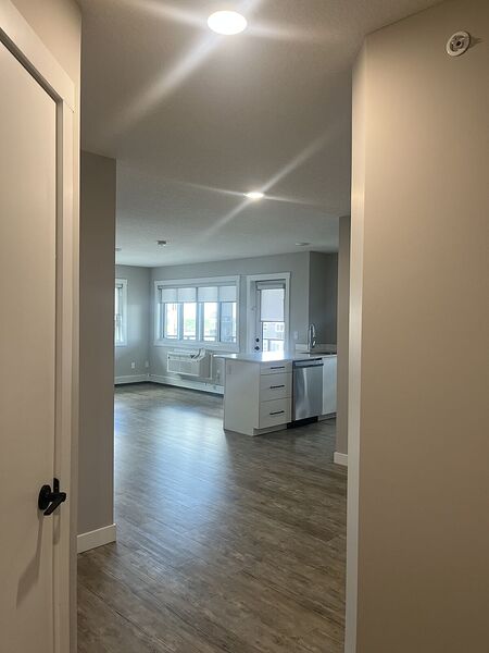 Calgary 1 + Den bedrooms Room For Rent for rent. Property photo: 751428-3