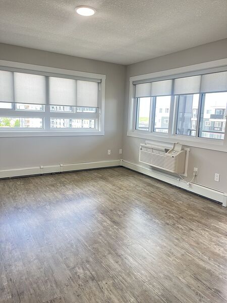 Calgary 1 + Den bedrooms Room For Rent for rent. Property photo: 751428-2