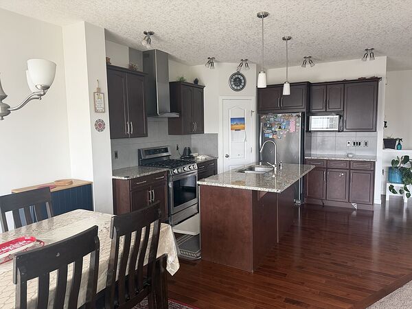 Calgary 3 bedrooms House for rent. Property photo: 751435-2
