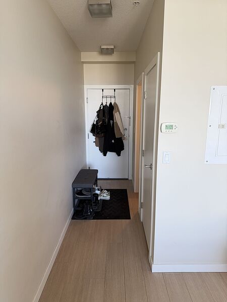 Calgary studio Condo Unit for rent. Property photo: 751437-2