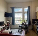 Move-In Ready Bright Furnished Studio - Prime Location (Bridgeland/Renfrew)