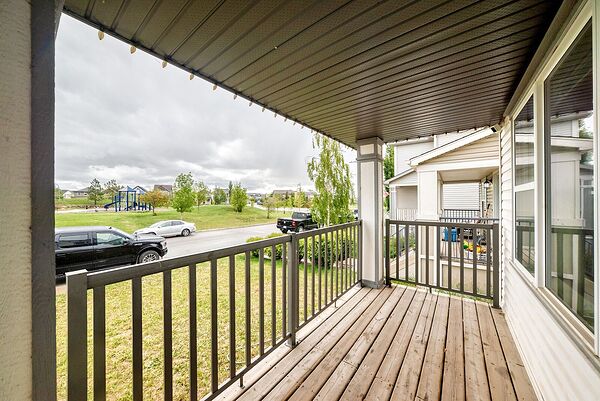 Calgary 4 bedrooms House for rent. Property photo: 751449-2