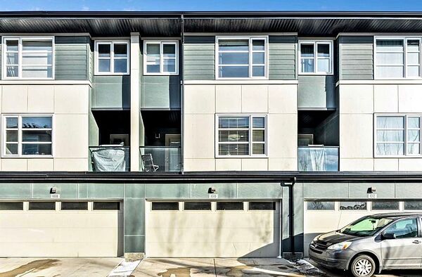 Calgary 4 bedrooms House for rent. Property photo: 751499-2