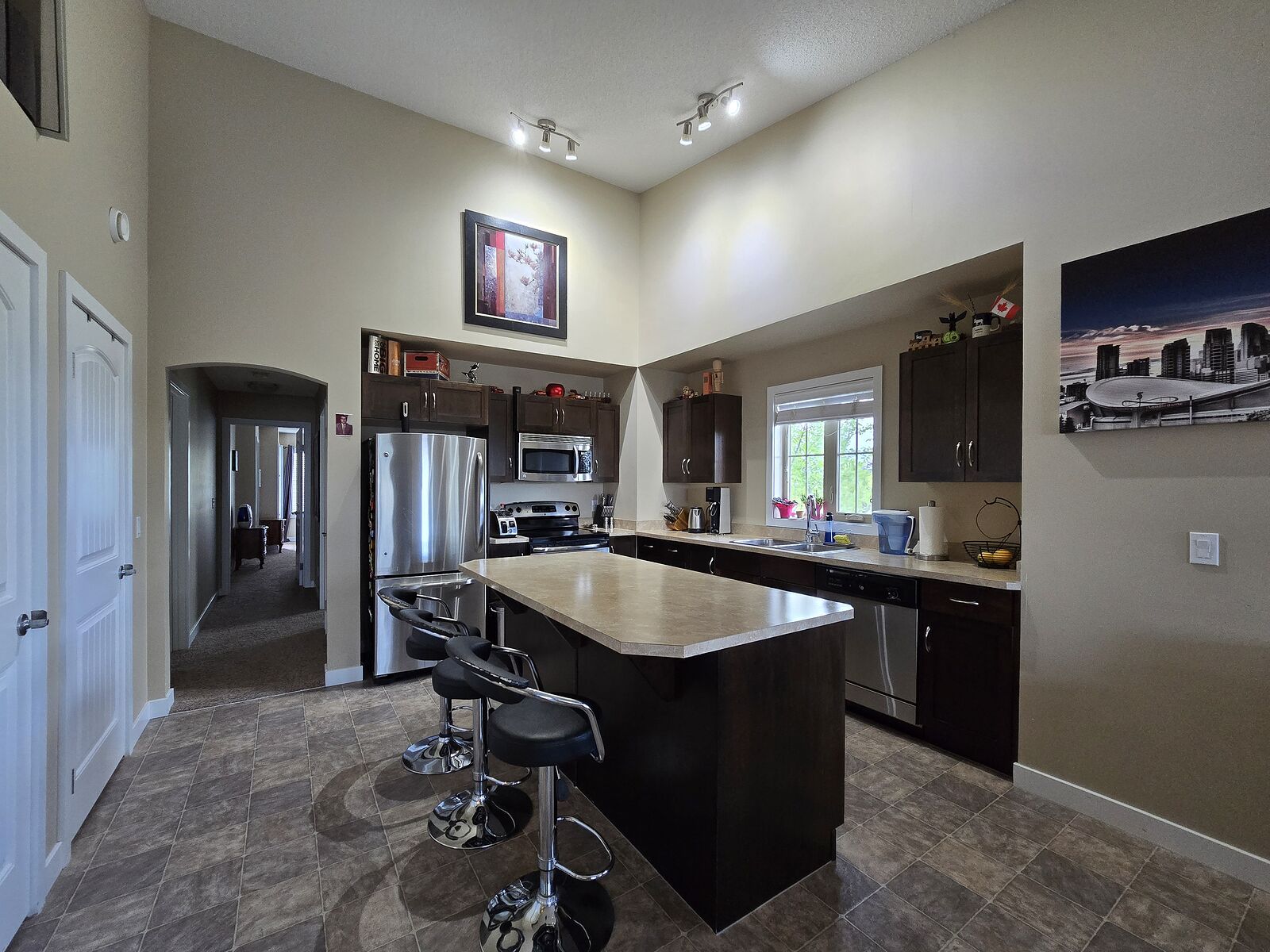 Calgary 2 bedrooms Condo Unit for rent. Property photo: 751540-1