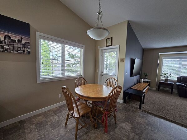 Calgary 2 bedrooms Condo Unit for rent. Property photo: 751540-2
