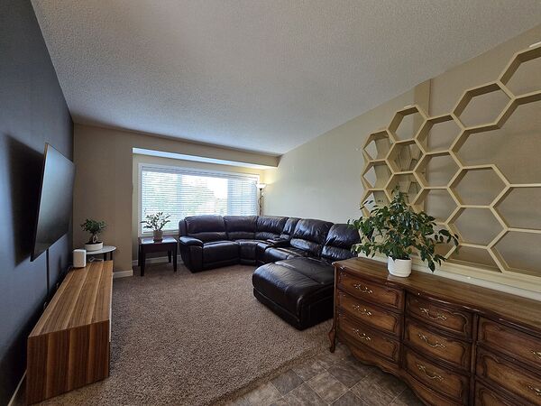 Calgary 2 bedrooms Condo Unit for rent. Property photo: 751540-3