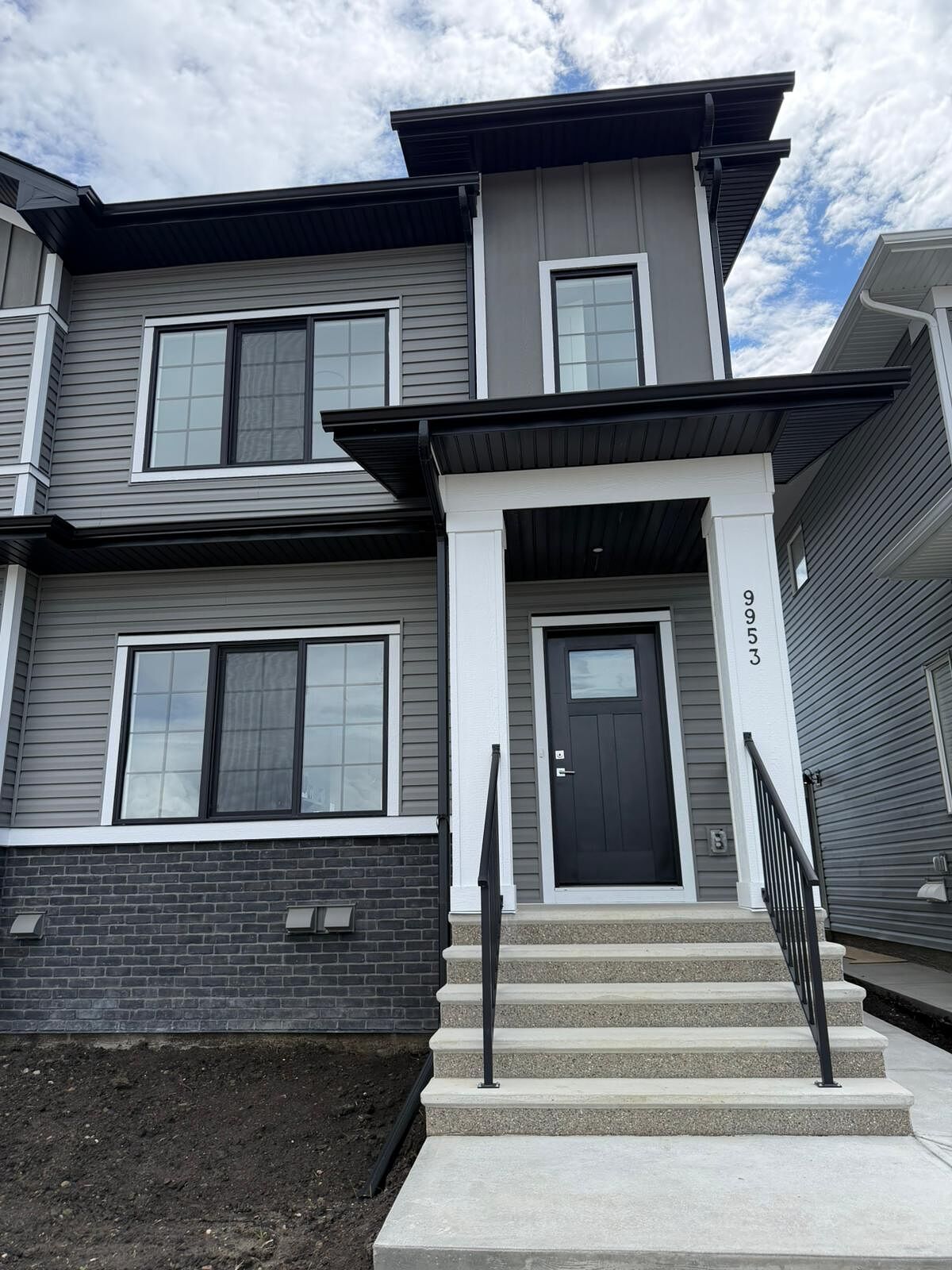 Calgary 3 bedrooms Duplex for rent. Property photo: 751559-1