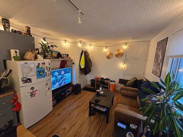 Calgary 1 bedroom Condo Unit for rent. Property photo: 751569-3