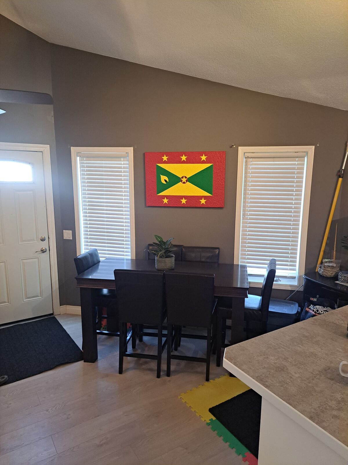 Calgary 2 bedrooms Main Floor for rent. Property photo: 751616-1