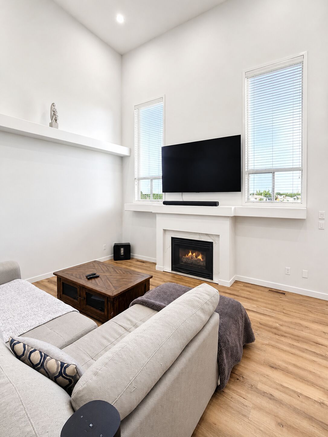 Calgary 3 + Den bedrooms House for rent. Property photo: 751636-1