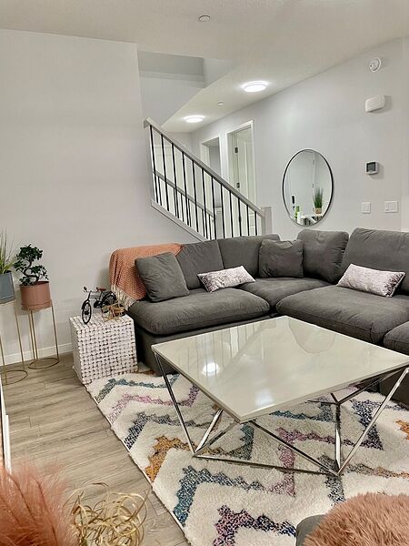 Calgary 5 bedrooms House for rent. Property photo: 751792-2