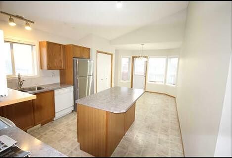 Calgary 3 bedrooms Main Floor for rent. Property photo: 751804-2