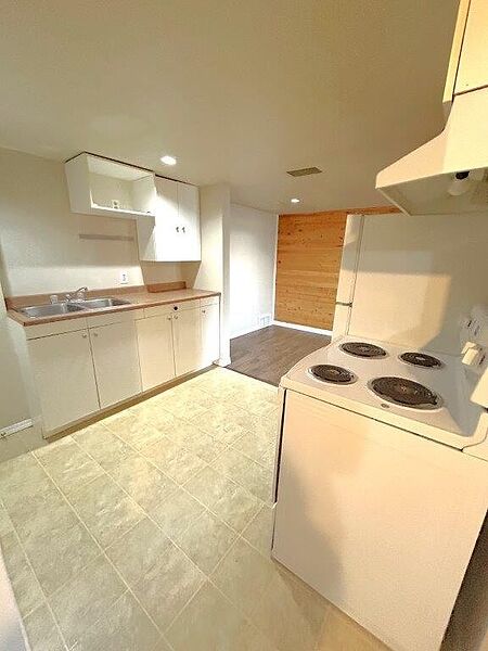 Calgary 1 bedroom Basement for rent. Property photo: 751936-3