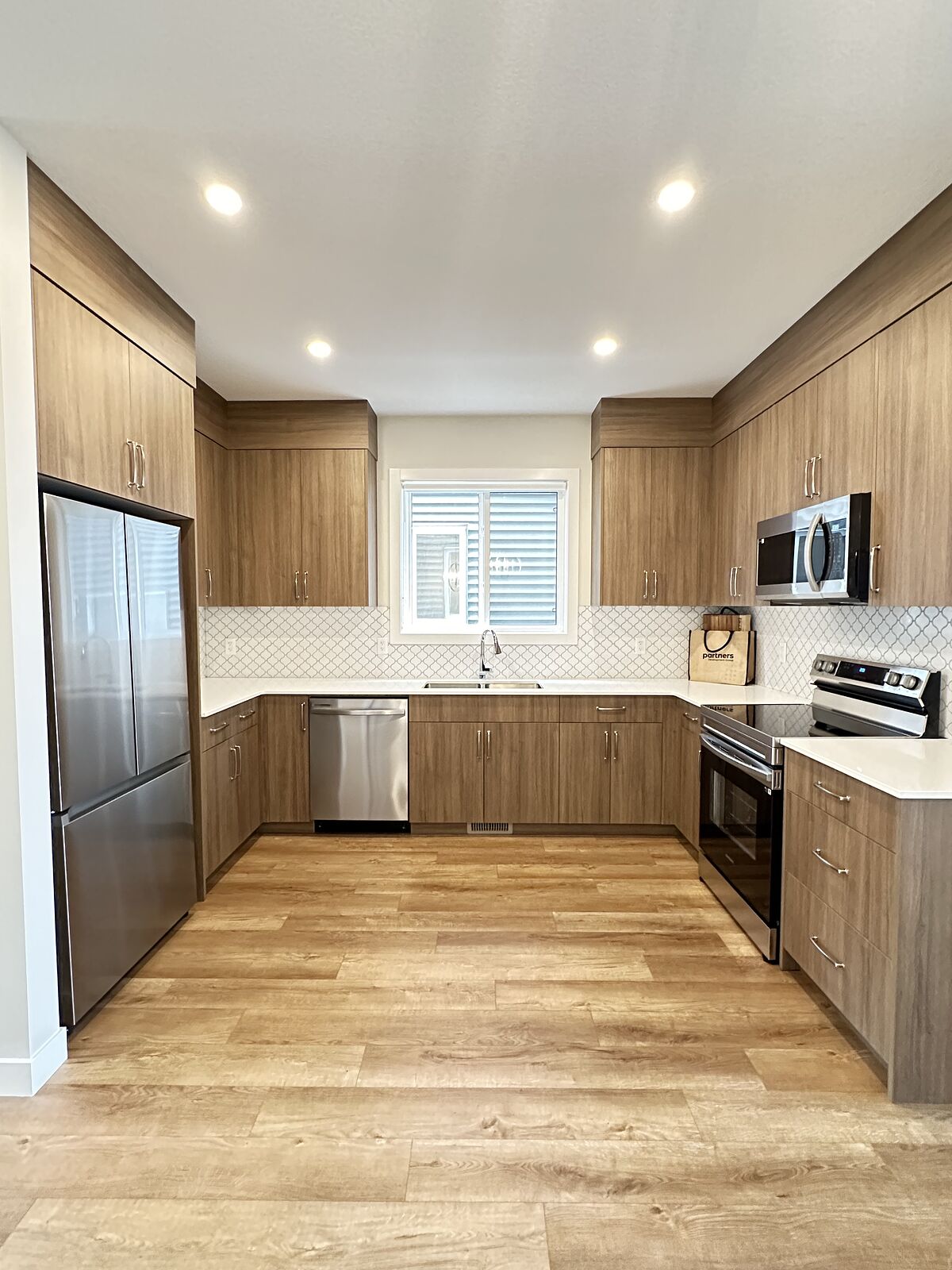 Calgary 4 bedrooms Duplex for rent. Property photo: 751978-1