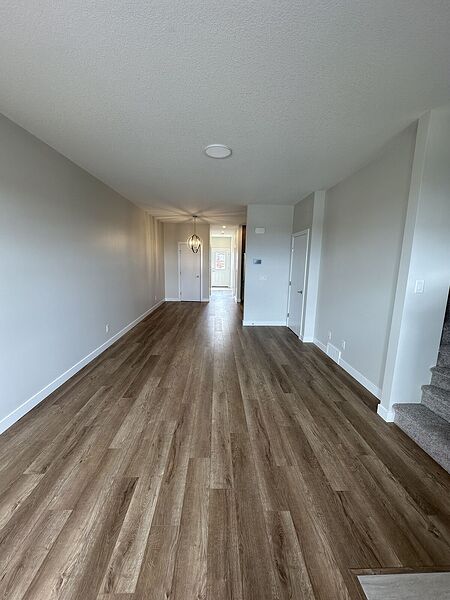 Calgary 4 bedrooms Duplex for rent. Property photo: 751978-2