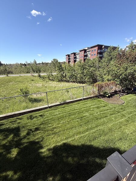 Calgary 2 + Den bedrooms Duplex for rent. Property photo: 752003-2