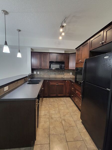 Calgary 1 bedroom Condo Unit for rent. Property photo: 752005-2