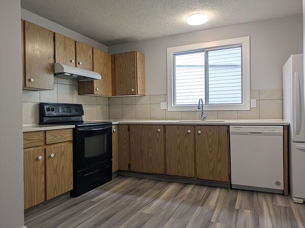 Calgary 6 bedrooms House for rent. Property photo: 752023-2