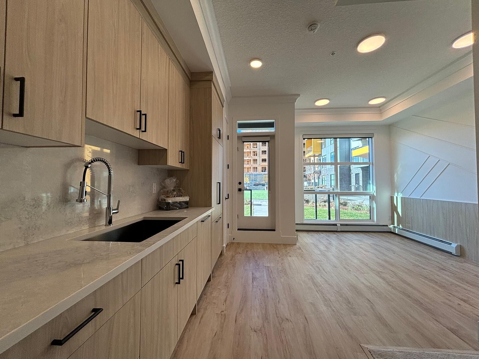 Calgary 1 bedroom Condo Unit for rent. Property photo: 752025-1
