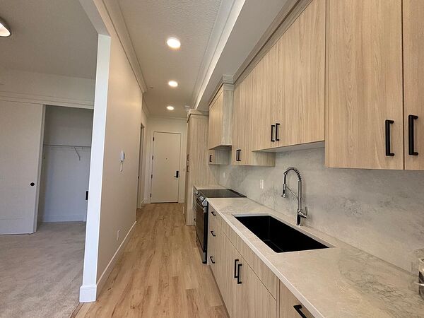 Calgary 1 bedroom Condo Unit for rent. Property photo: 752025-3