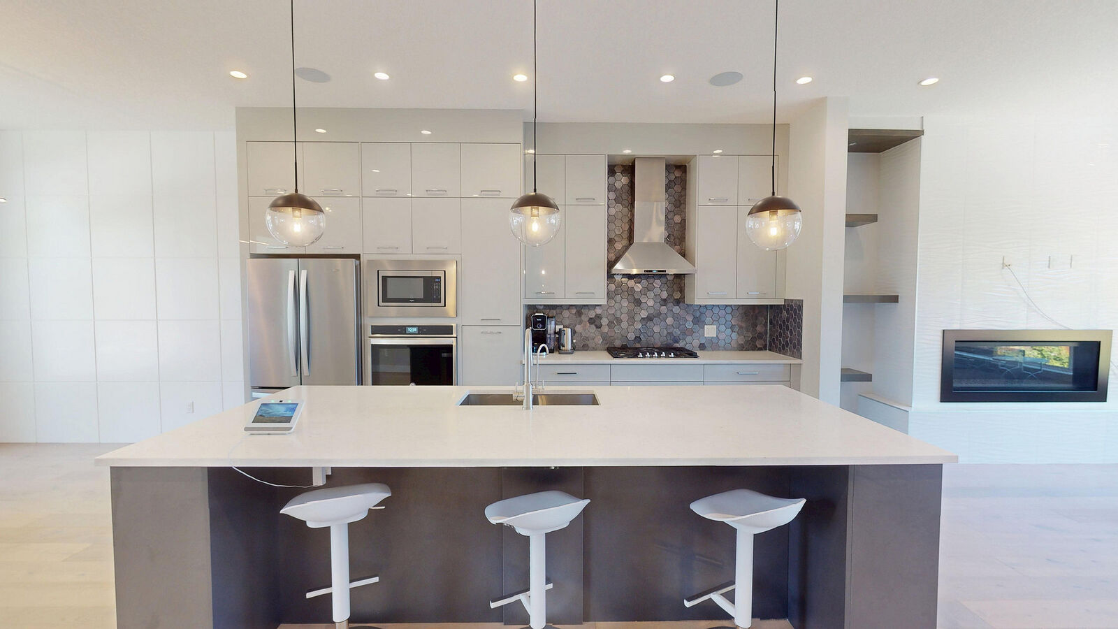 Calgary 4 bedrooms Duplex for rent. Property photo: 752035-1