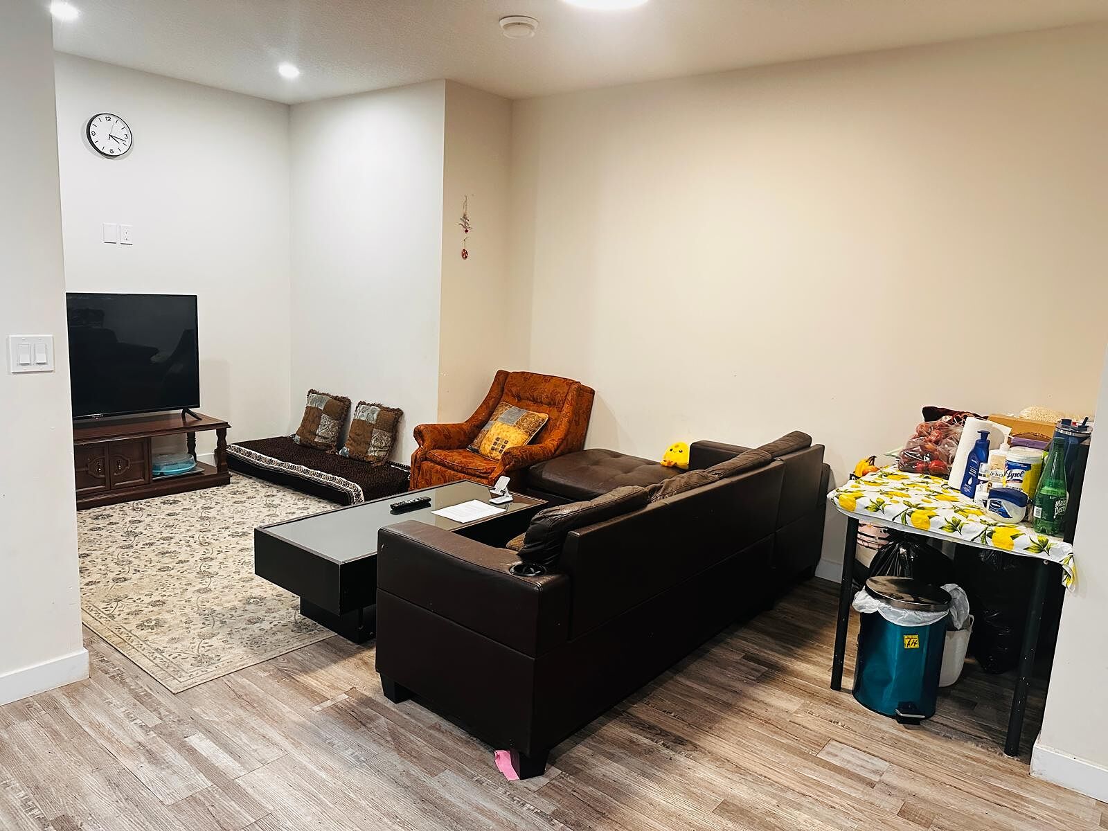 Calgary 1 + Den bedrooms Basement for rent. Property photo: 752041-1