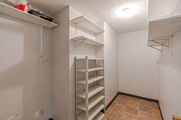 Calgary 3 bedrooms Condo Unit for rent. Property photo: 752050-3