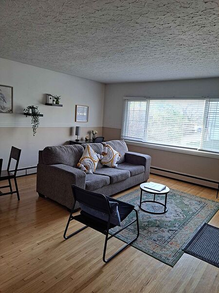 Calgary 2 bedrooms Condo Unit for rent. Property photo: 752074-2