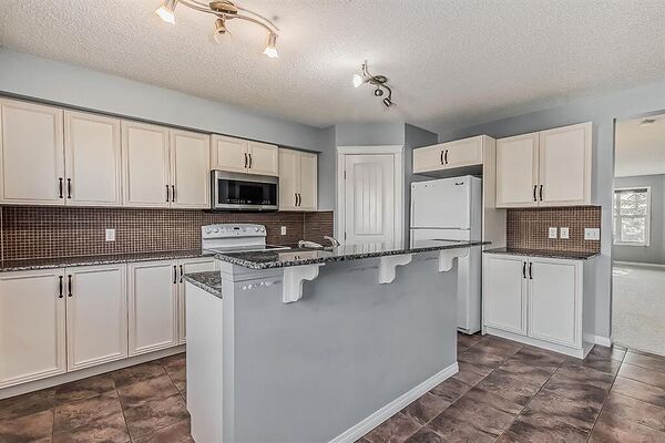 Calgary 3 bedrooms Duplex for rent. Property photo: 752080-3