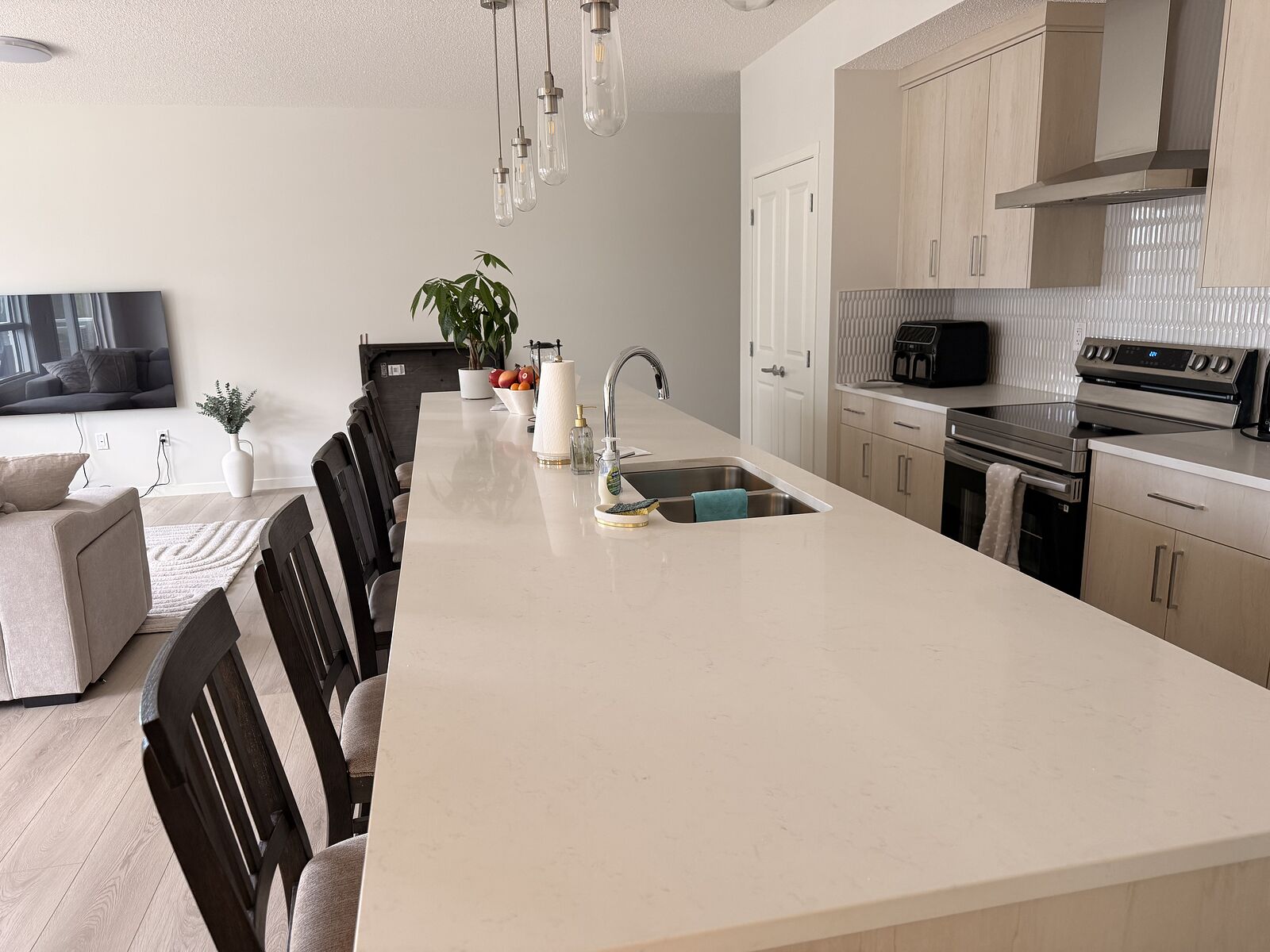 Calgary 1 bedroom Condo Unit for rent. Property photo: 752082-1