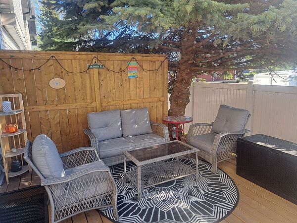 Airdrie 3 bedrooms Townhouse for rent. Property photo: 752095-2