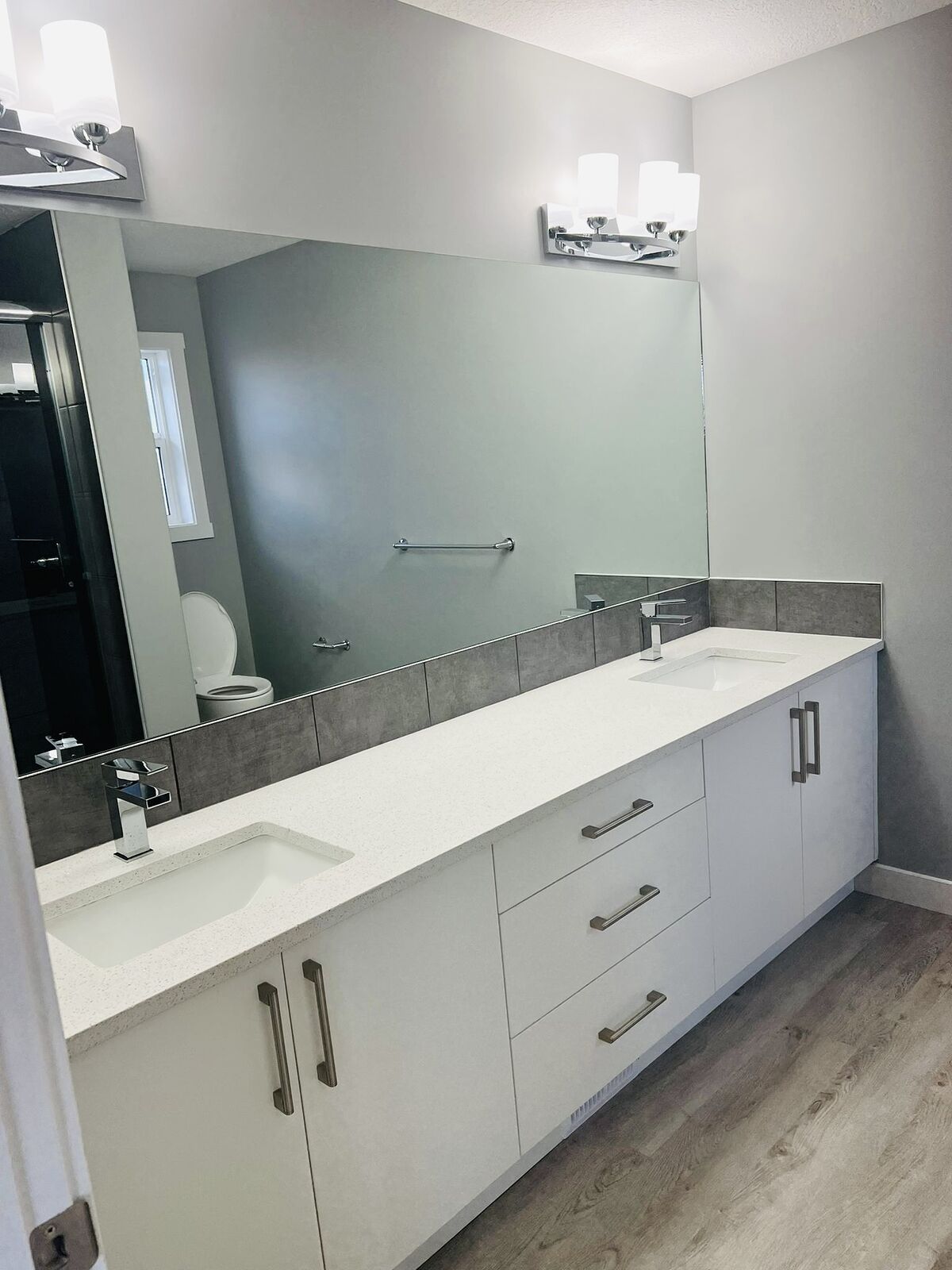 Calgary 3 bedrooms Duplex for rent. Property photo: 752109-1