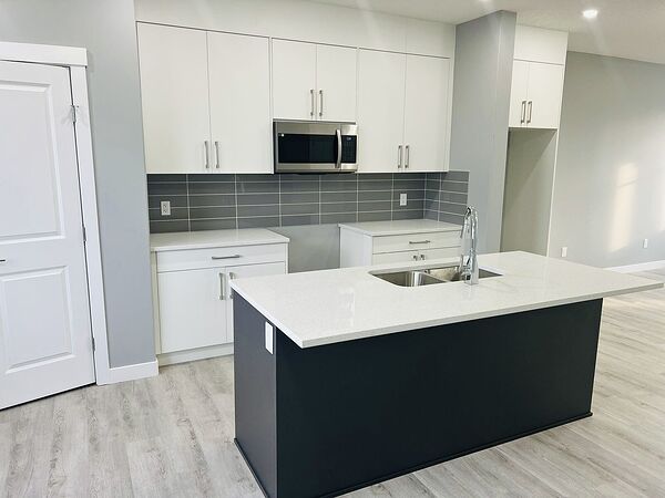 Calgary 3 bedrooms Duplex for rent. Property photo: 752109-2