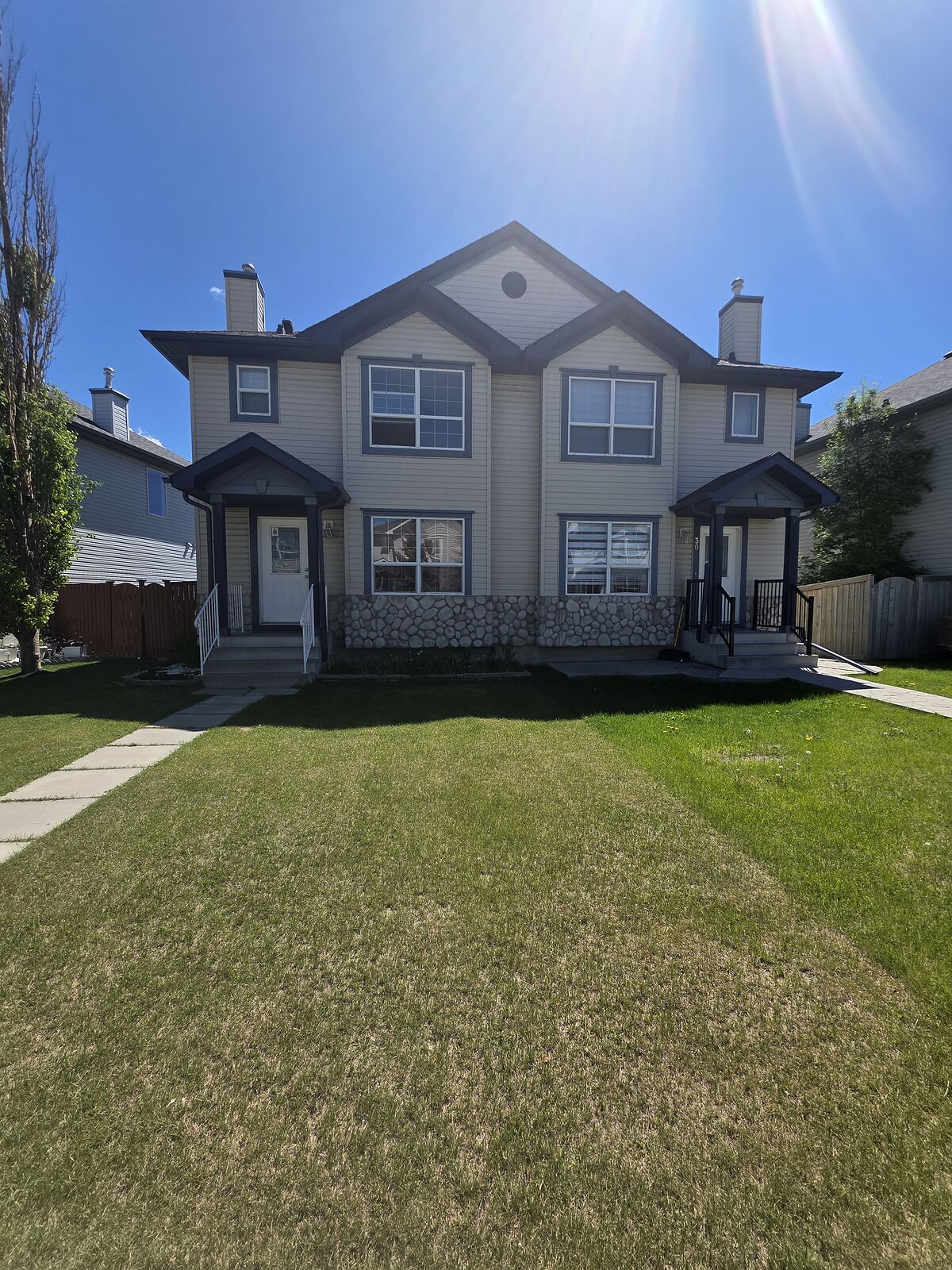 Calgary 4 + Den bedrooms Duplex for rent. Property photo: 752206-1