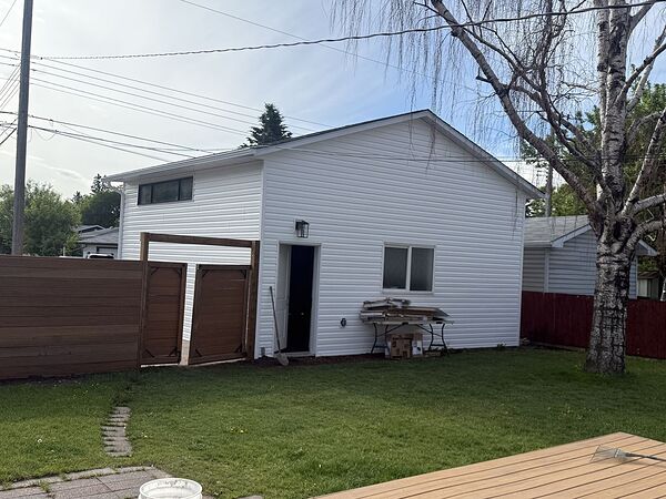 Calgary 4 bedrooms House for rent. Property photo: 752207-2