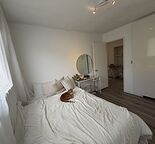 Modern quiet spacious unified apartment. 15 min to everything incl DT core