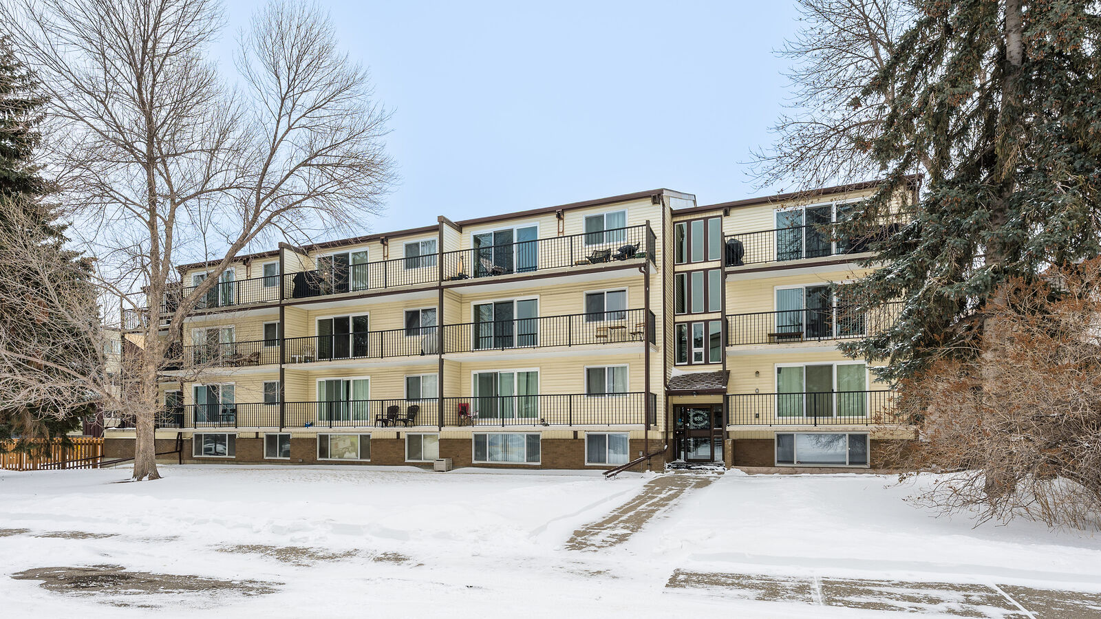 Calgary 2 bedrooms Condo Unit for rent. Property photo: 752318-1