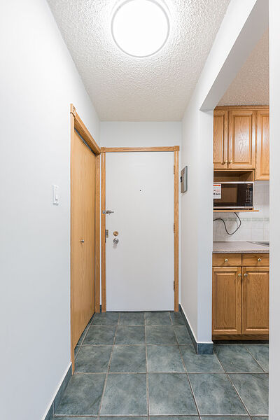Calgary 2 bedrooms Condo Unit for rent. Property photo: 752318-3