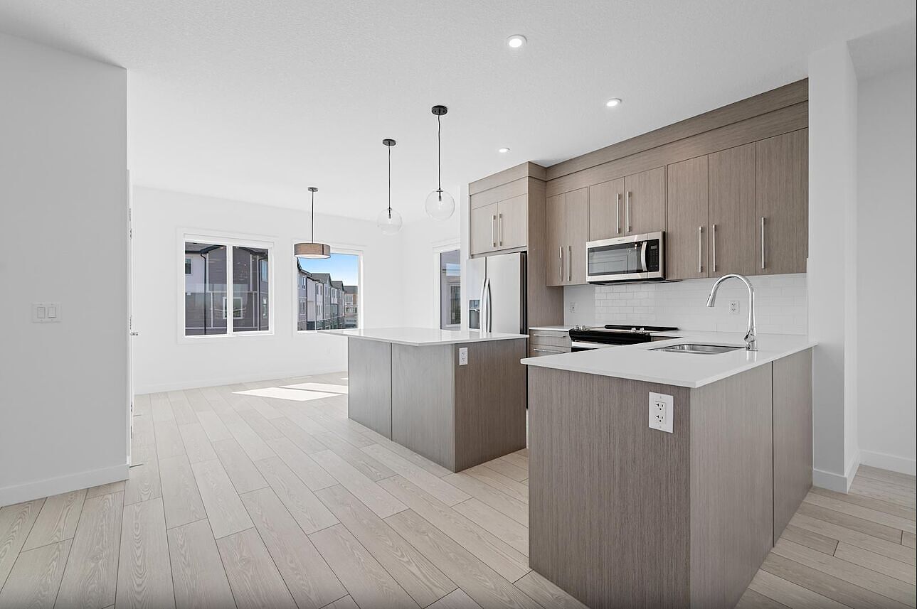 Calgary 4 bedrooms Townhouse for rent. Property photo: 752325-1