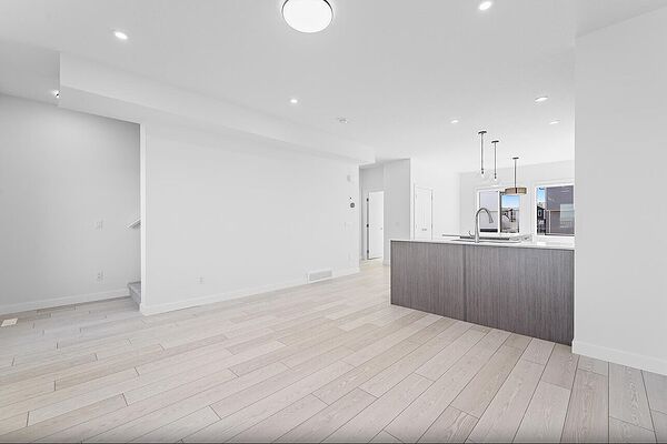 Calgary 4 bedrooms Townhouse for rent. Property photo: 752325-2