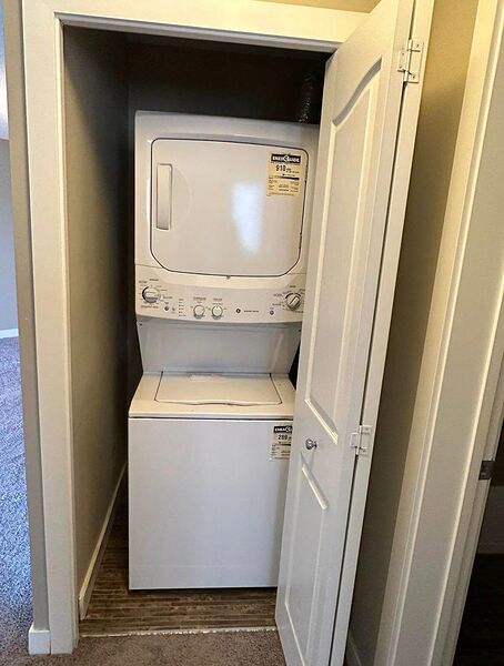 Calgary 2 + Den bedrooms Condo Unit for rent. Property photo: 752363-3